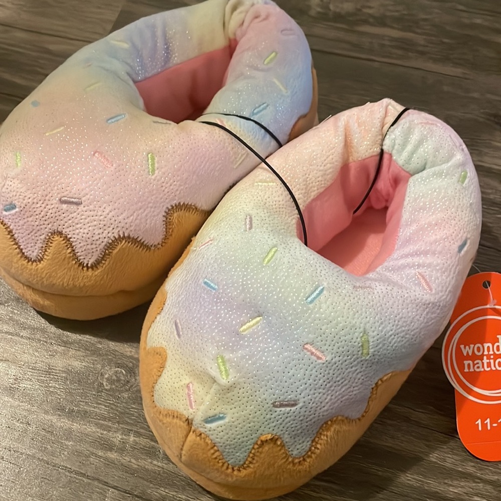 Donut slippers kids 11 12 - Picture 2 of 3